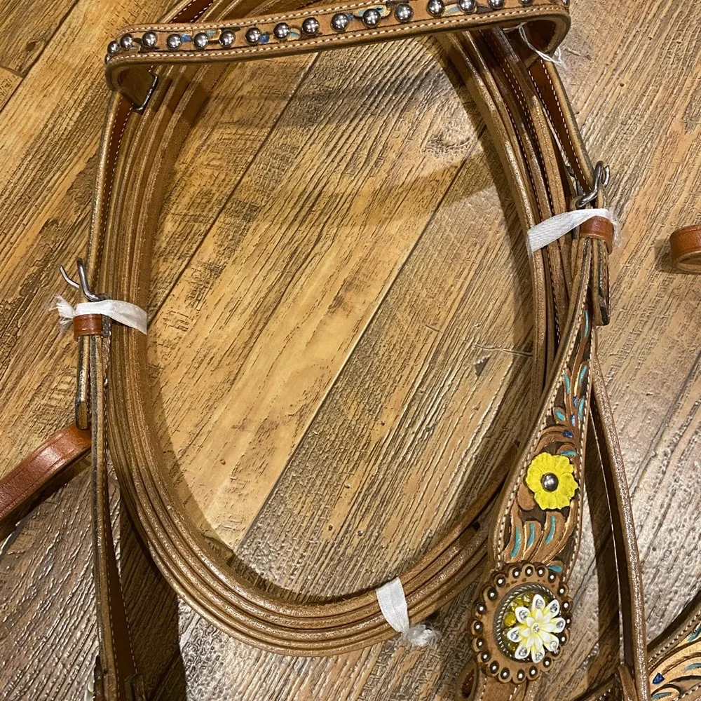 Complete Horse set Headstall breast collar reins and headstall - Picture 3 of 3